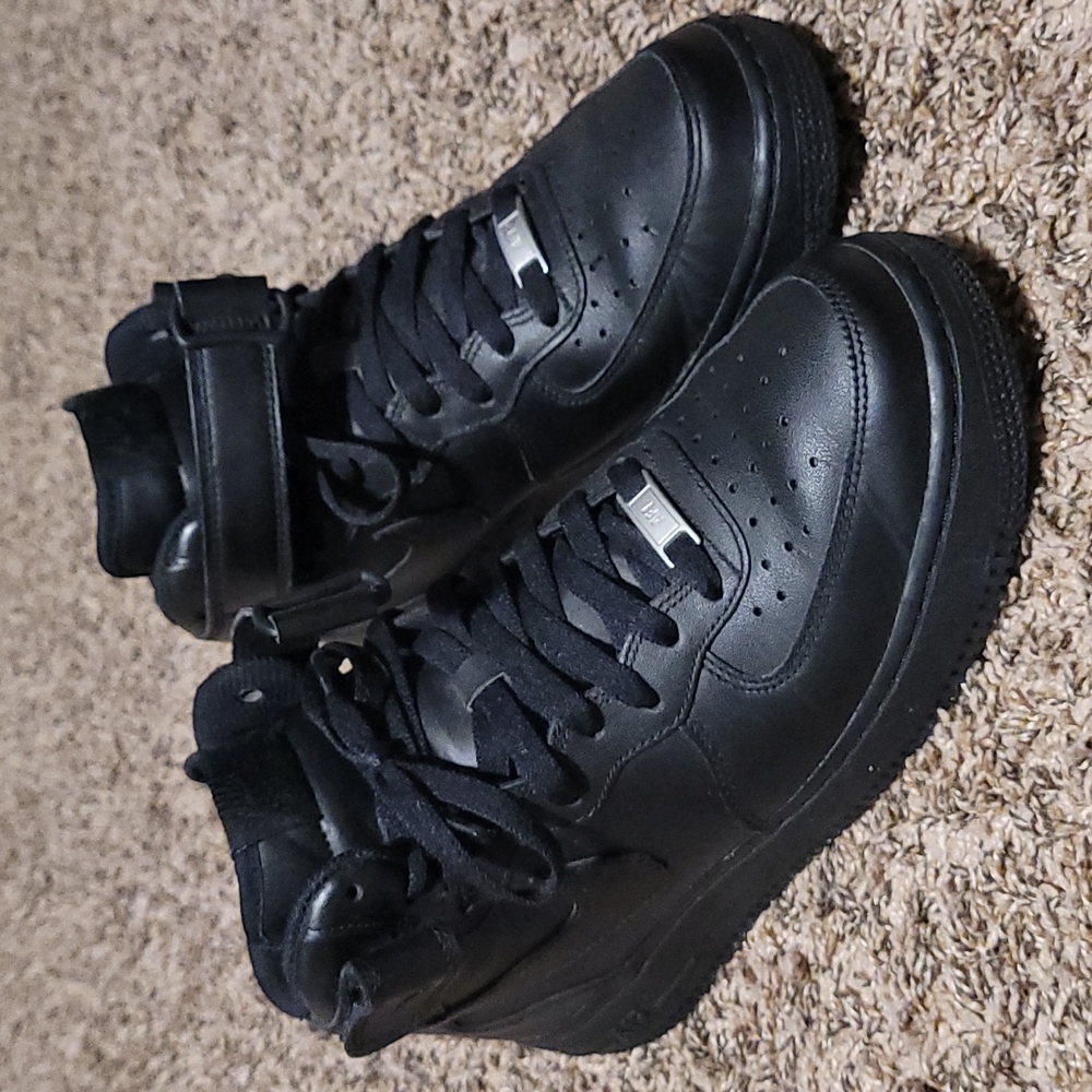 Black Nike Air Force 1 '07
